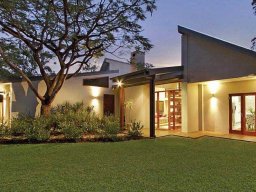 contemporary-pivot-door-and-sidelight-entries-27